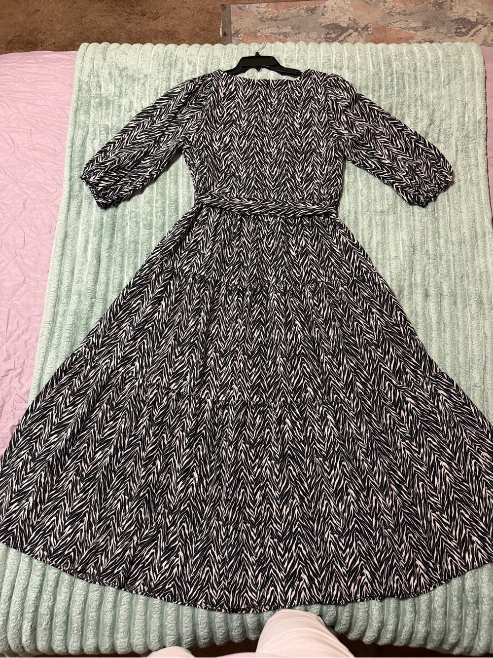 Dkny Black and White Wrap-Style Pleated Midi Dress - Picture 5 of 8